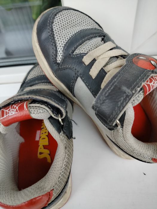 Кожаные кроссовки 24 раз