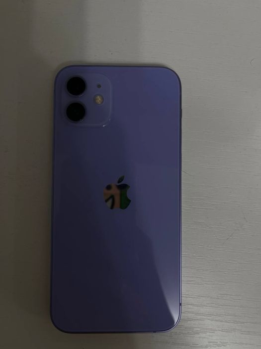 Продам Iphone 12
