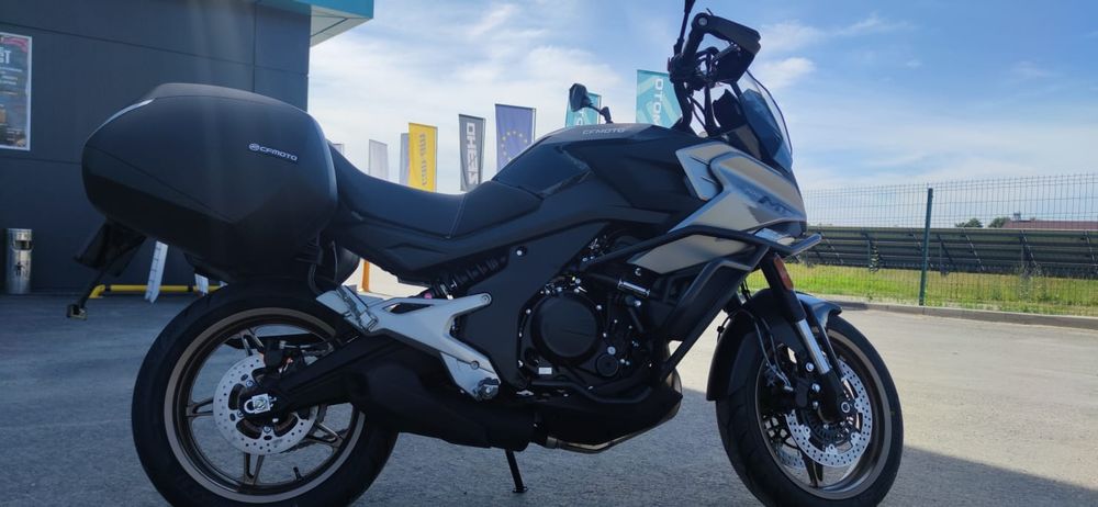 Vând cf moto 700 MT