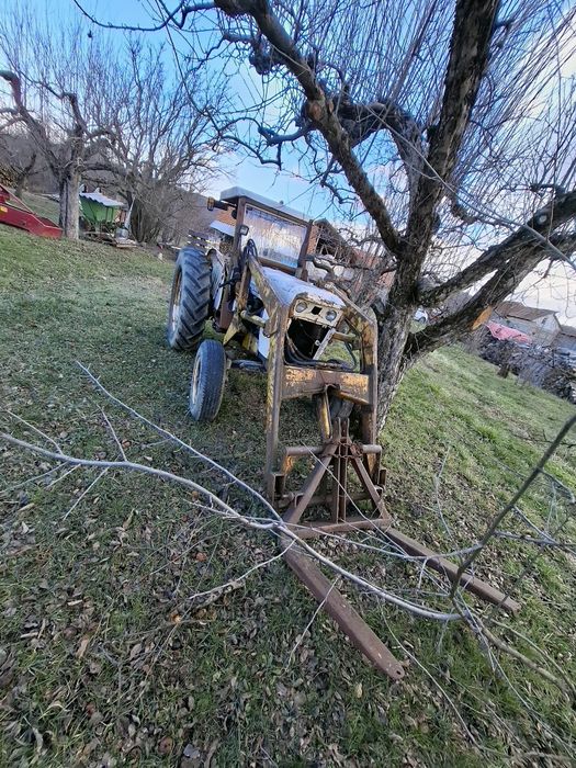 Tractoare, accesorii, mașini de tuns gazonul