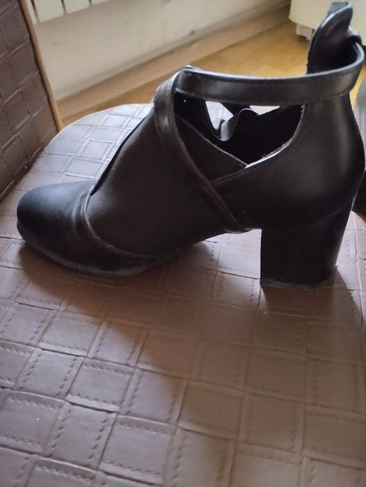 Срочно продам туфли