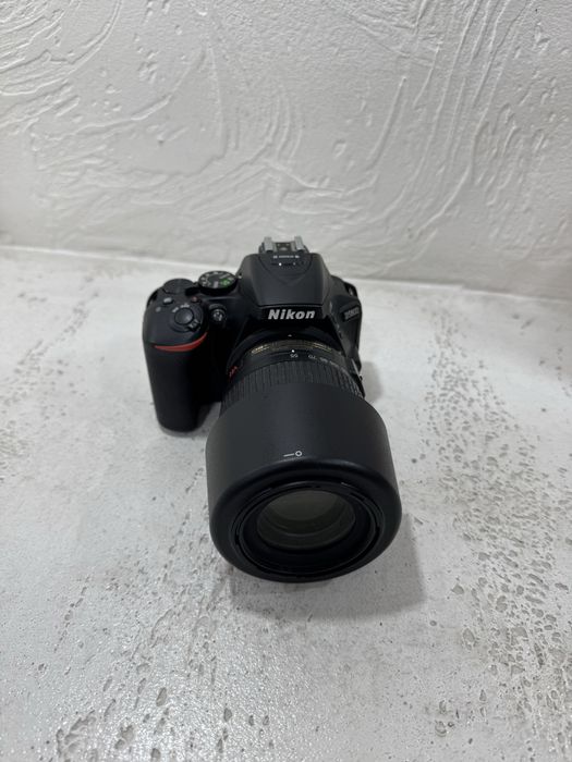 Продаётся Nikon D5600 + объектив