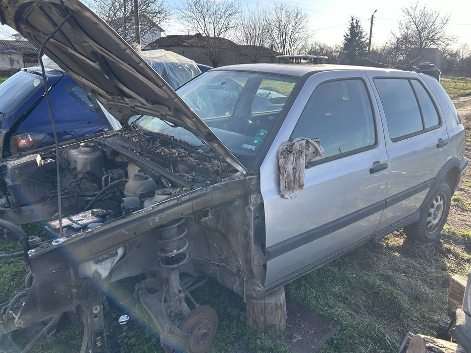 Голф 3 1.6  101 коня на части