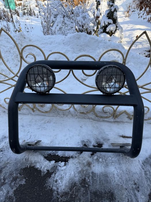 Кенгурятник с фарами.