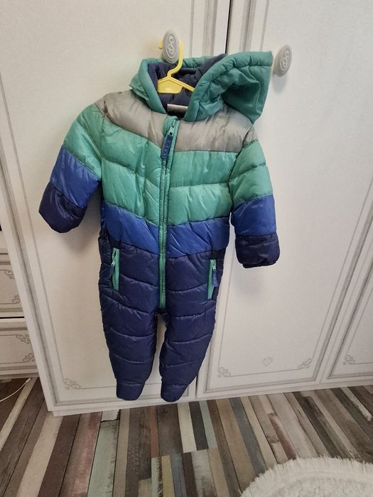 Зимен комплект и космонавт