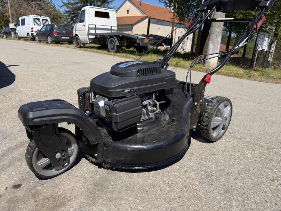 Бензинова Косачка Brast