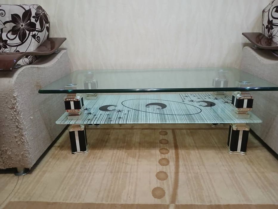 Стол стеклянный,