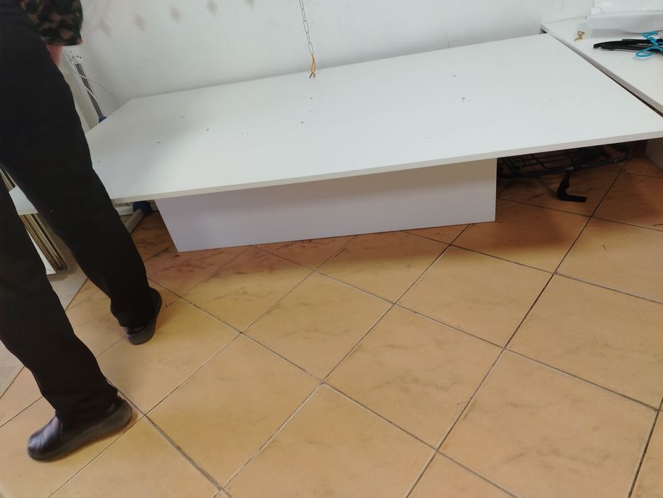 Продается витрина деревянная