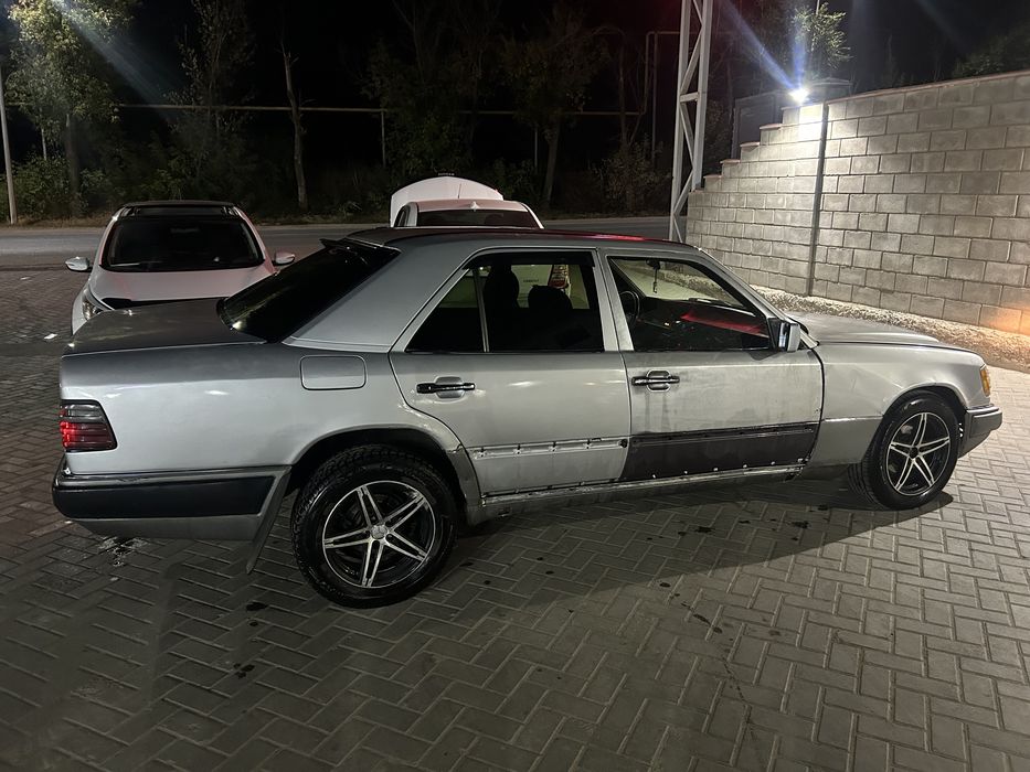 Мерс 124 автомат 2.8