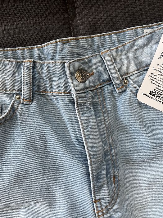 Дамски дънки нови.