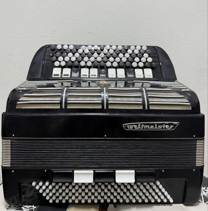 Баян пятирядный (Weltmeister)