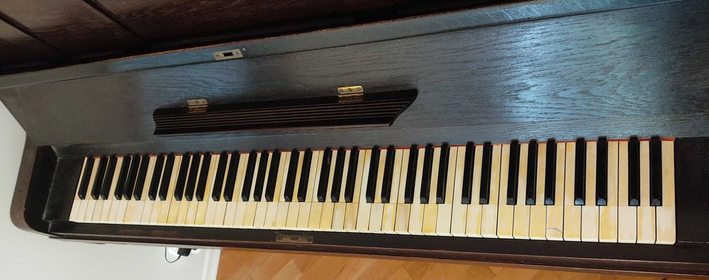 Продавам класическо немско пиано Hans Vogel Leipzig