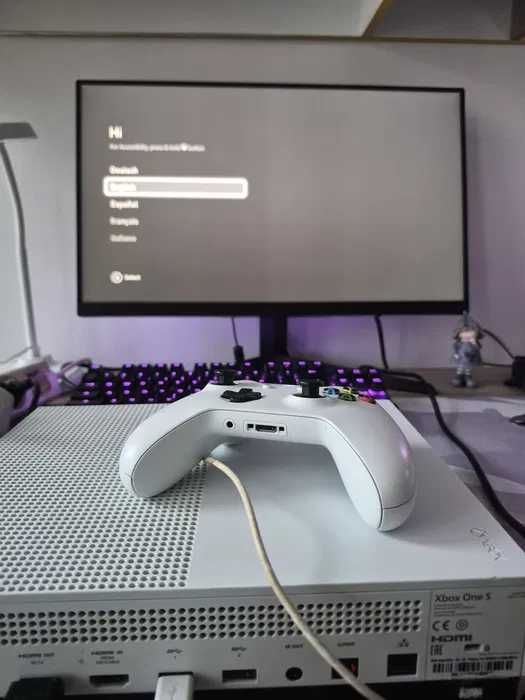 Xbox One S 1Tb + controller