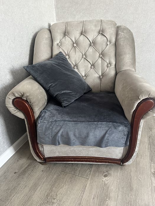 Срочно продам диван и 2 кресла!