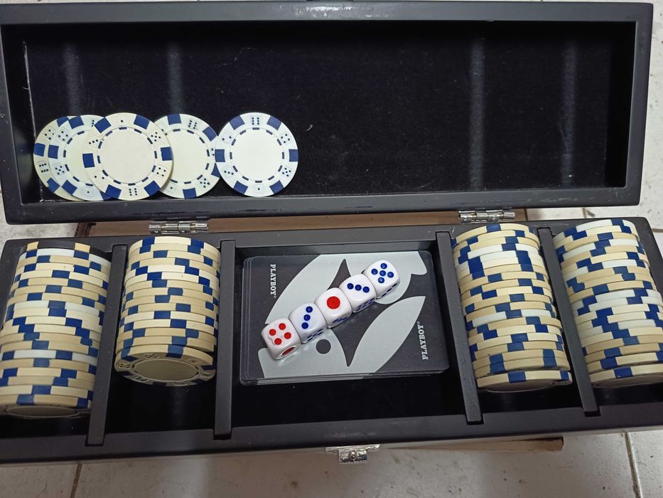 покер чипове комплекти