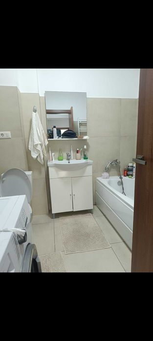 Apartament cu două camere pt inchiriat