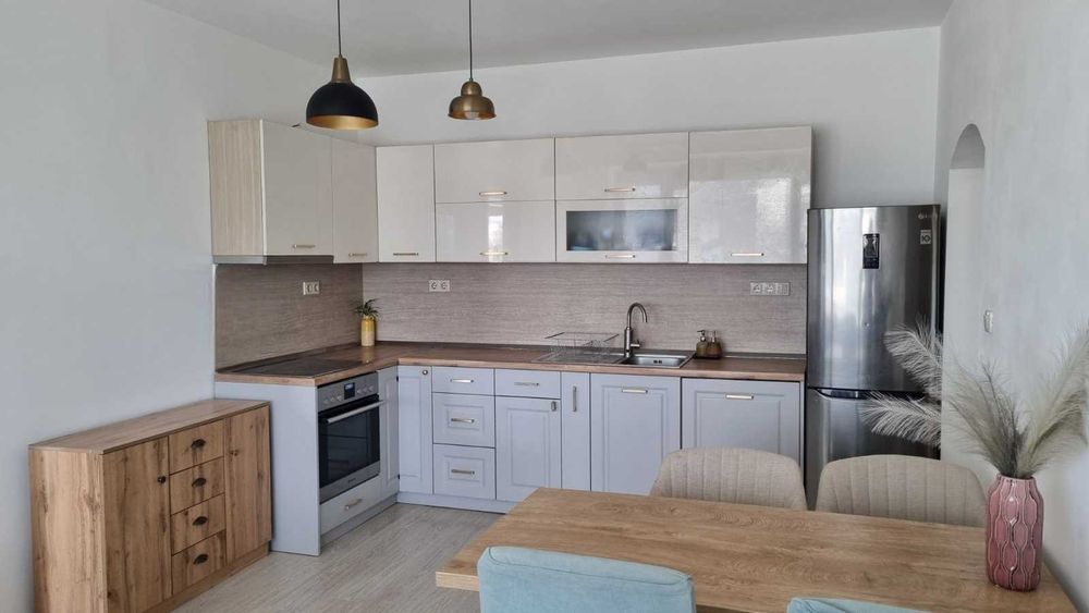Дава се под наем Тристаен апартамент в София, Изток - 65 кв.м за 847.62 € - Снимка #1