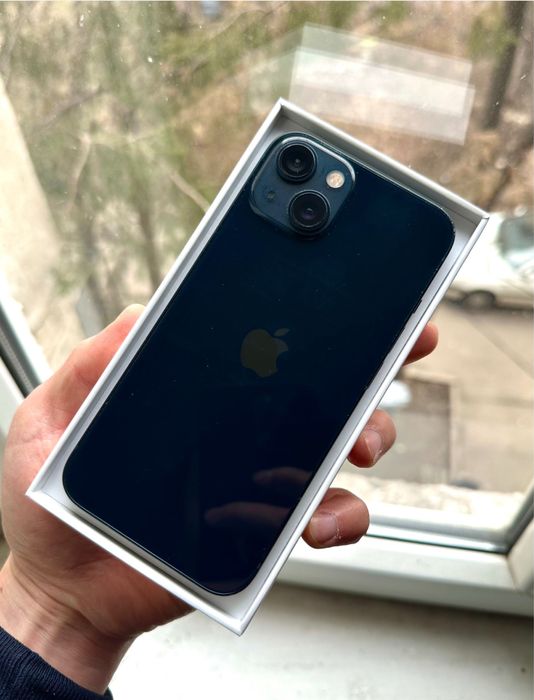 Продам Айфон 13