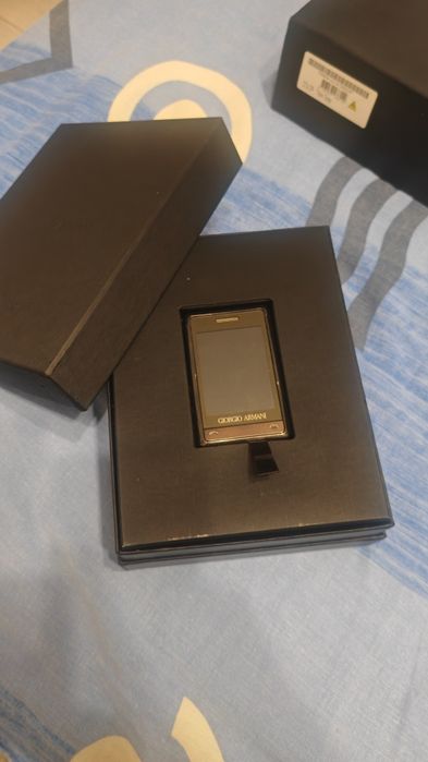 Telefon Giorgio Armani
