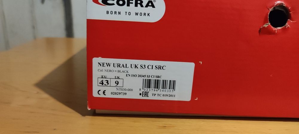 Работни обувки - чисто нови.