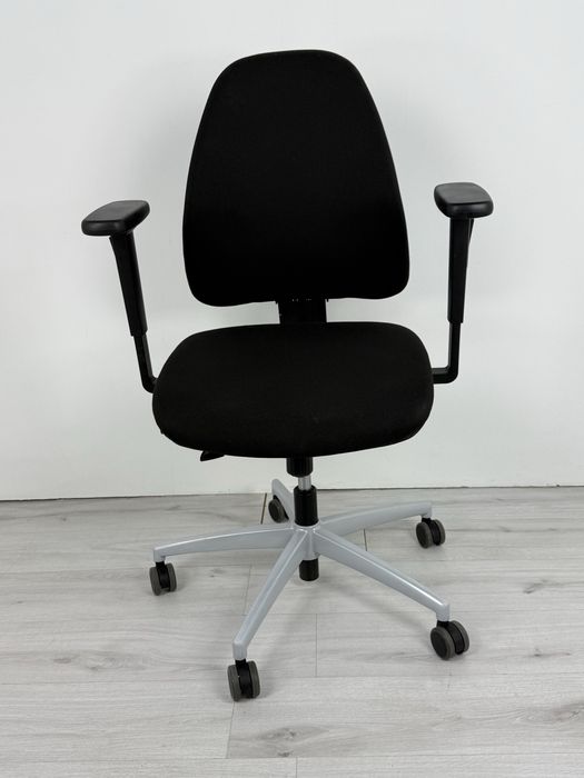 Мултифункционален Офисният стол има механизъм Ballpoint Synchron Plus