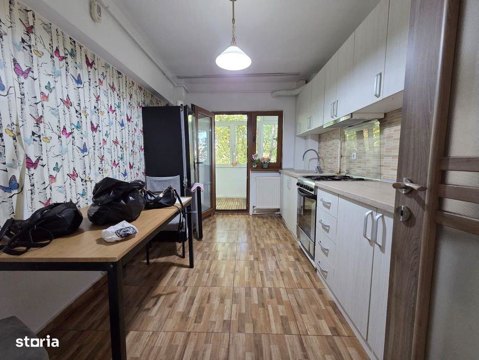 CHIRIE- Apartament 3 camere, mobilat și utilat, Etaj 3, Zona Pelican