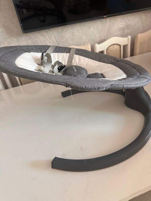 Продам шезлонг для малышей 0-6 месяцев