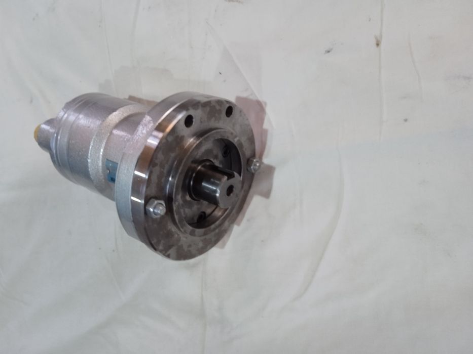 Гидромотор поворота КМУ unic URU30