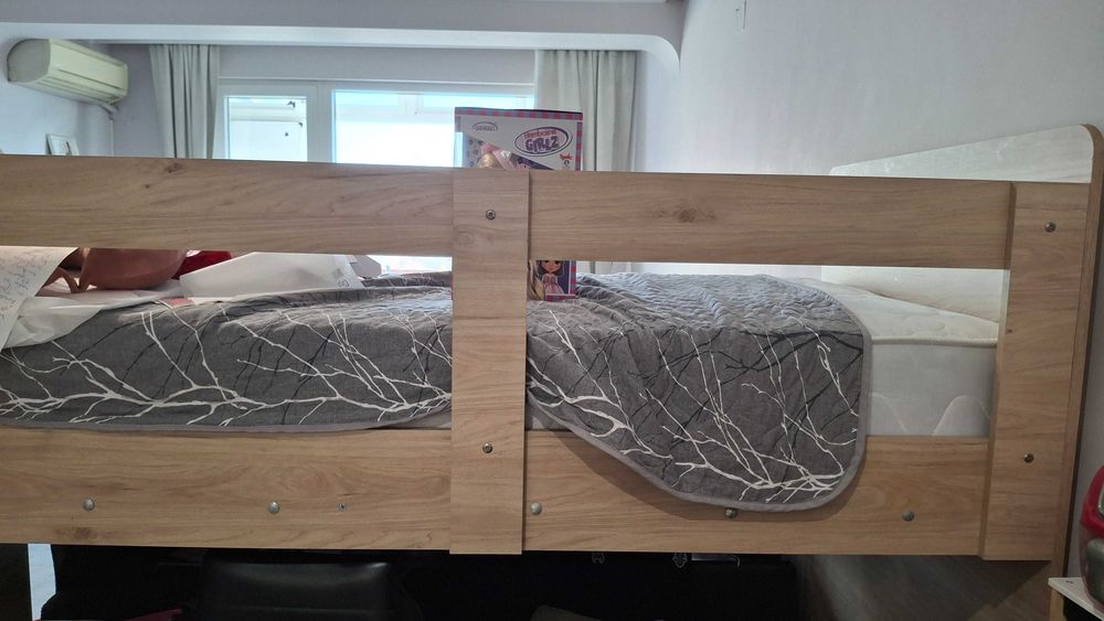 Двуетажно легло с матраци