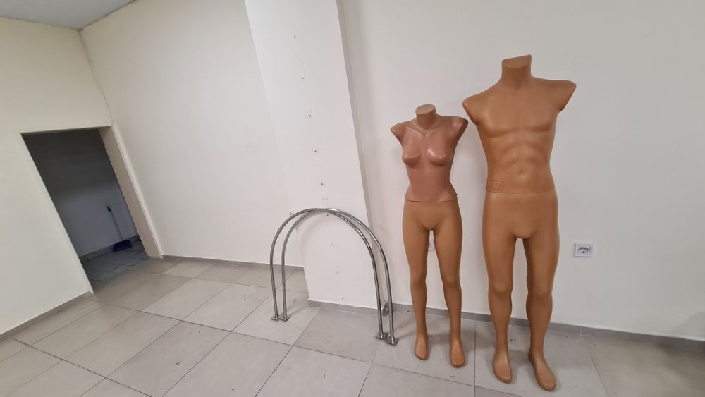 Продавам манекени