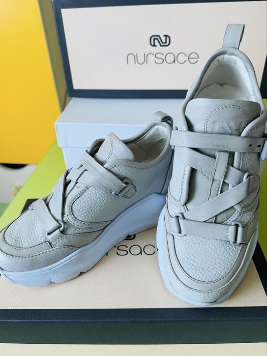 Женские кроссовки Nursace