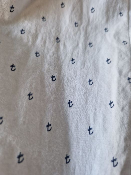 Cămașă albă cu imprimeu discret