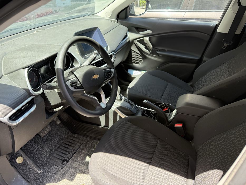 Tracker 2 Ls 2025 qora