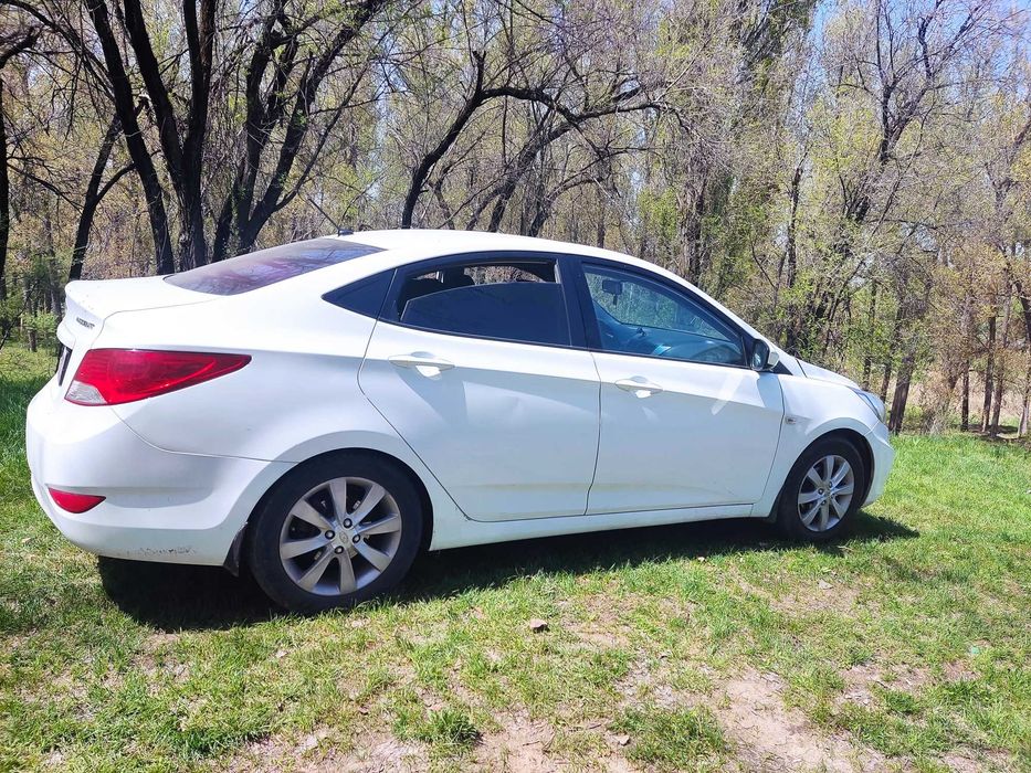 Хюндай акцент 2013