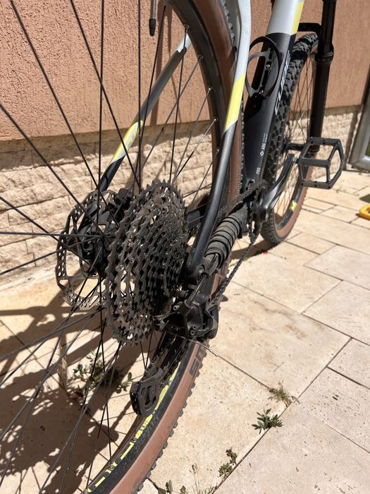 Bicicleta Cube carbon cadru L roti pe 29