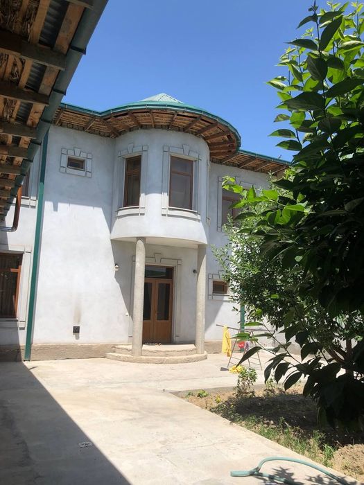 Xovli sotiladi  Motrid 4 sotok 2 etajli