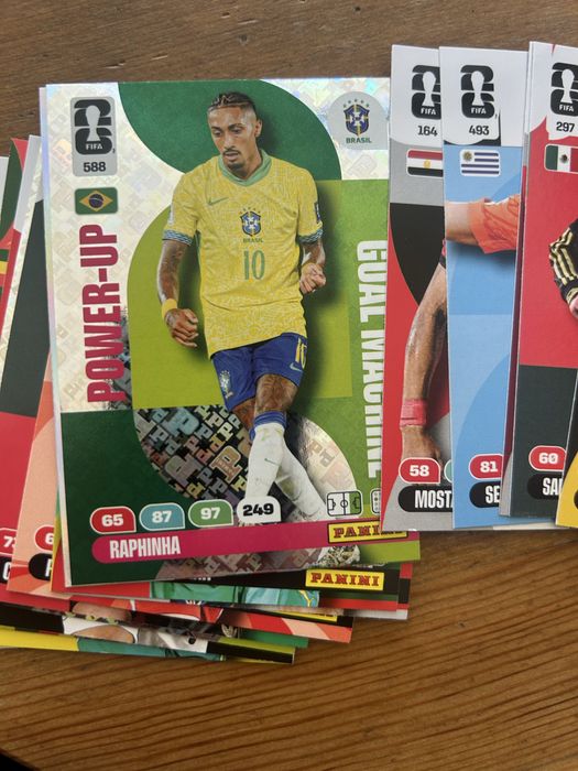 Подарявам футболни картички Panini