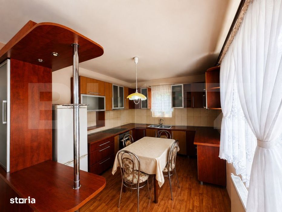 Casa de vanzare, 200 mp, 500 mp teren, zona Sangeorgiu de Mures