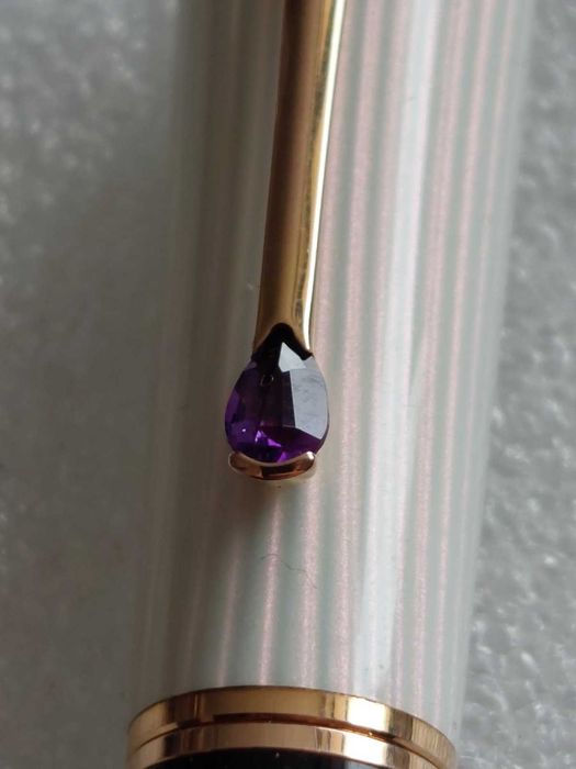 Автентичен,Лимитиран химикал(MONTBLANC) Ingrid Bergman.позлата, емайл