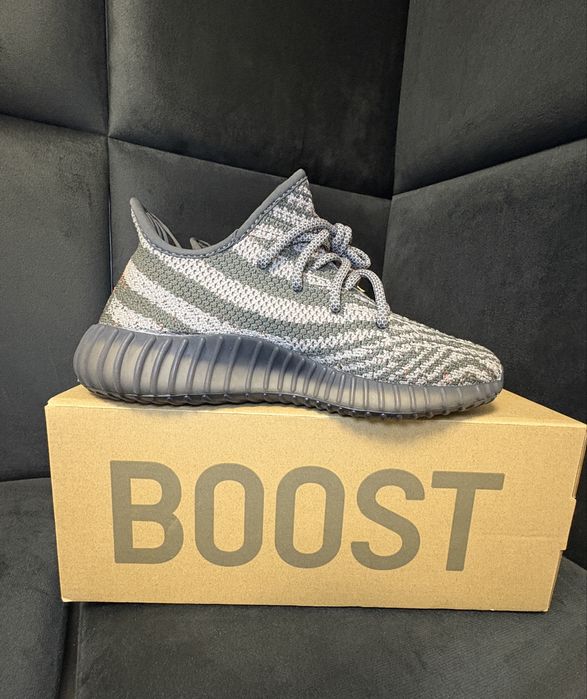Adidasi Yeezy boost