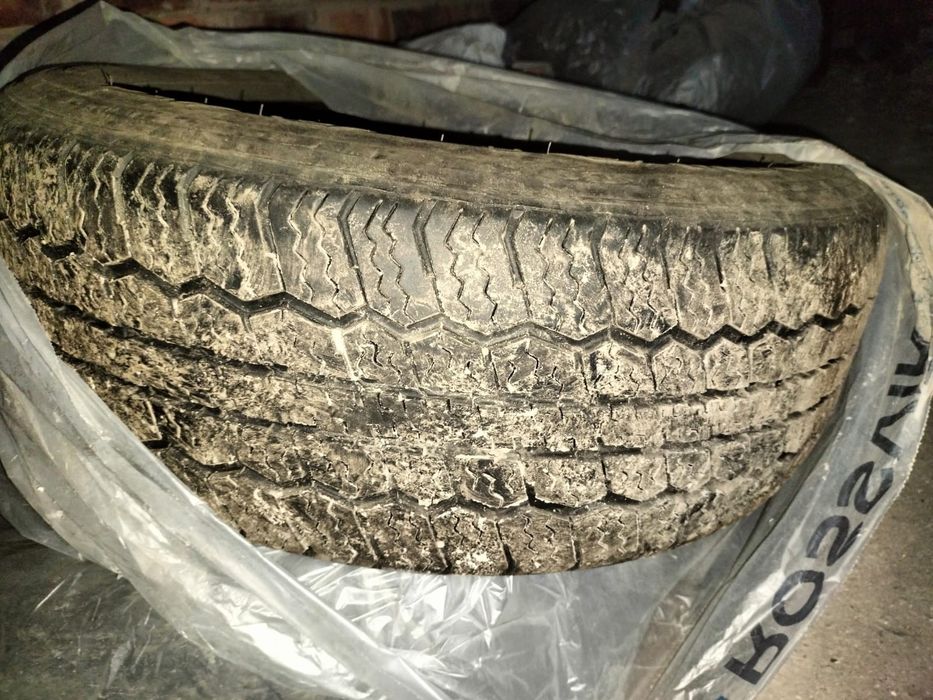 Продам 2 пары шин 215/65R16