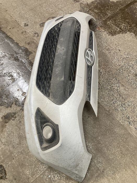 Продавам предна броня Хюндай I-10 2017 година