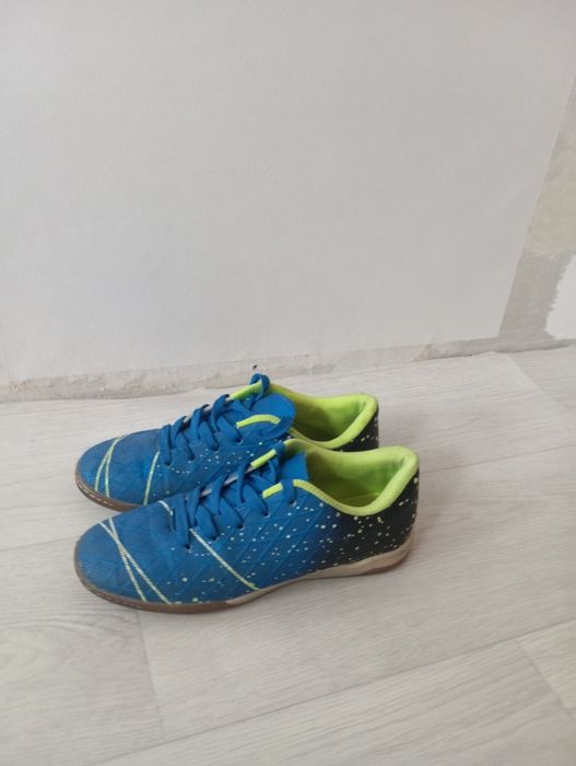 Продам футзалки.