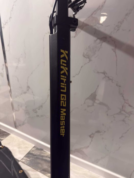 Продавам електрическа тротинетка KuKirin G2 Master 2025