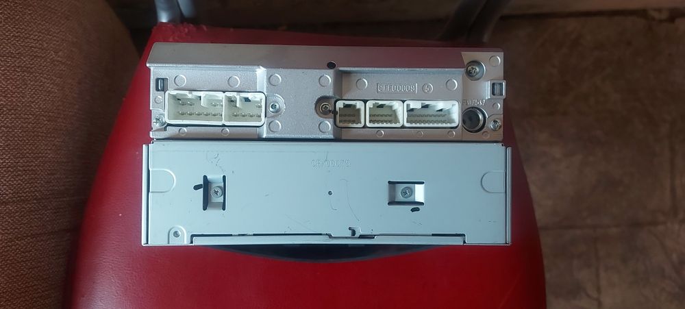 TOYOTA  RAF-4   CD pleyar