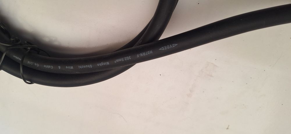 Кутия за захранване и преход кабел на кемпер/каравана