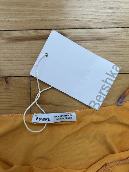 Нова цветна рокля Bershka