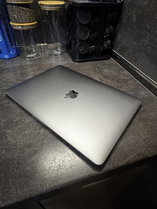 Macbook pro 13 8RAM/256GB 2017г.