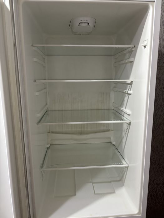 Продам б/у холодильник ESILL