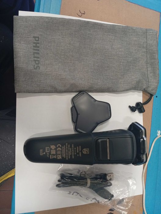 Vând aparat ras PHILIPS Seria 5000 S5887/10 cu tehnologie SkinIQ